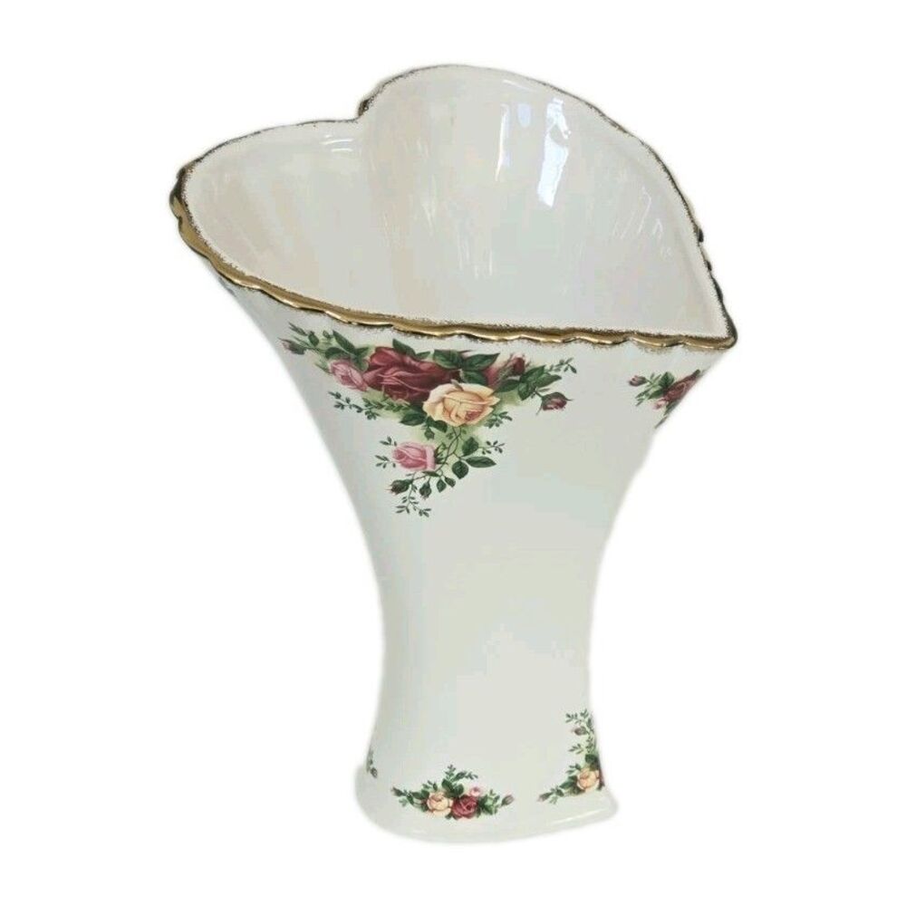 Vintage Royal Albert Bone China Old Country Roses 9 1/2" Heart Vase